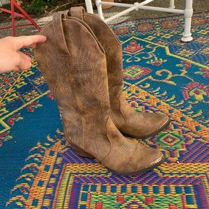 Cheetah cowgirl boots!